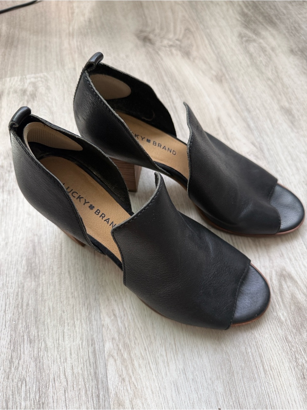 Lucky Brand Junai Black Leather Open-Toe Block Heel Sandals